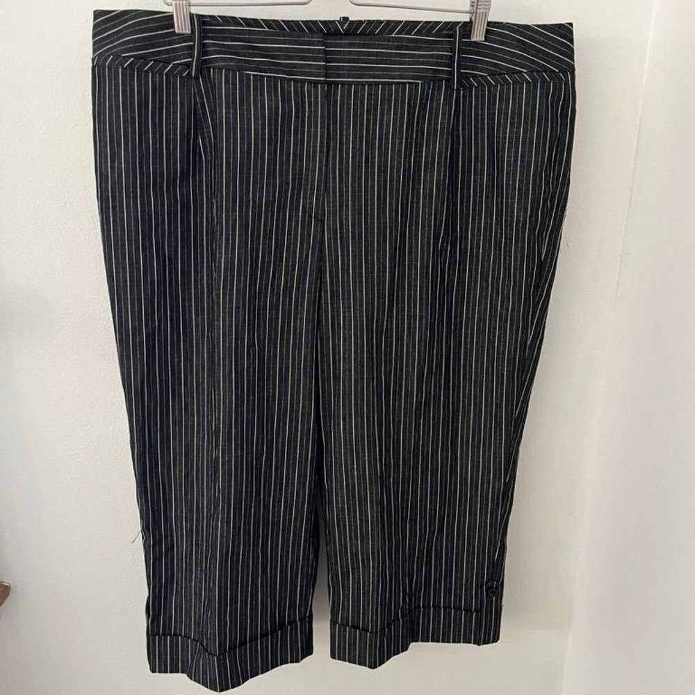 EUC Larry Levine Capri Pants